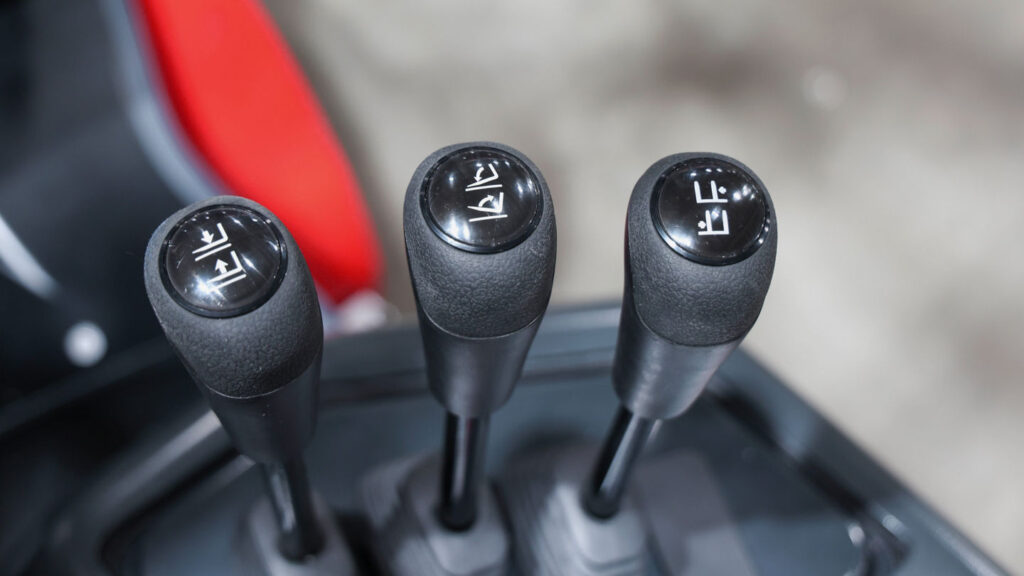 Linde_Series_1320_HT25T_R_App_0034XXLarge-16-9.jpeg