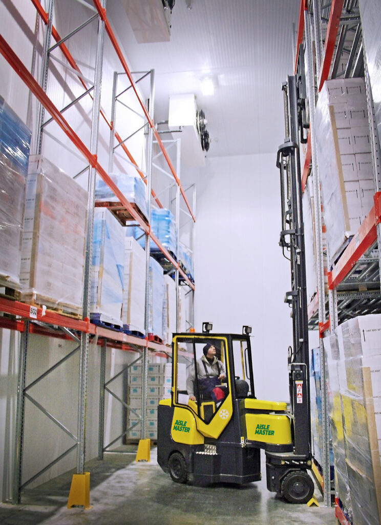 Combilift-Aisle Master - Articulated Narrow Aisle - Food and Drink - Cold Store Aisle