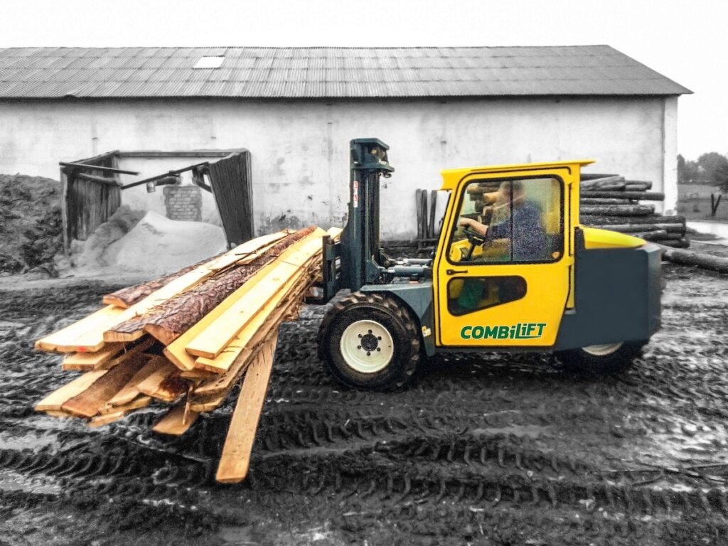 Combilift Rough Terrain Timber Lumber Long Load carrying wood